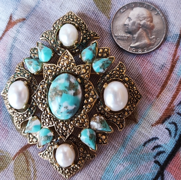 Sarah Coventry Faux Pearl and Turquoise Gold Tone Signed Vintage Brooch EUC - Picture 4 of 7